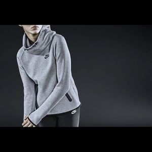 Nike Tech Fleece Pullover Sweatshirt, Size Small